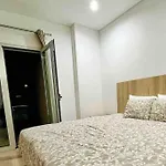 Experience 50m From The Sanctuary Apartment *