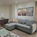 Experience 50m From The Sanctuary Apartment